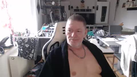 deinprinz2312 online show from February 24, 9:32 am