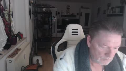 deinprinz2312 online show from November 25, 6:37 am