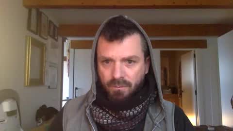 Snapshot of deivitzzz chatting on February 12, 9:42 am Hermes online show from February 12, 9:42 am