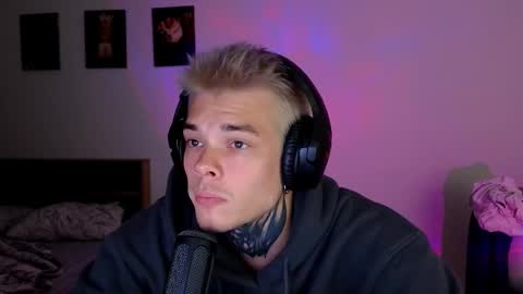 Snapshot of denis_here chatting on September 8, 10:53 pm Denis online show from September 8, 10:53 pm