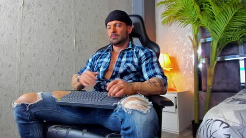 dennis_cox_ online show from February 5, 1:11 pm