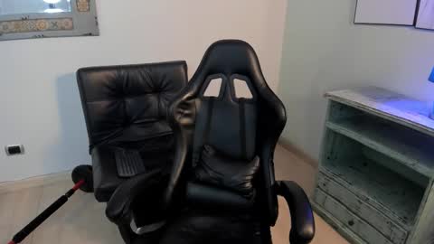 Snapshot of dereck_manson chatting on October 18, 11:48 am dereck_manson online show from October 18, 11:48 am