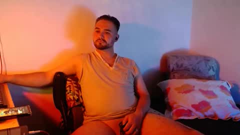 Dereck Mills3 online show from May 1, 2:48 am