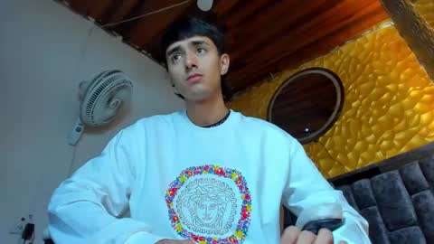 DEREK  FOSTER online show from January 21, 12:35 pm