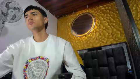 DEREK  FOSTER online show from December 3, 12:16 pm