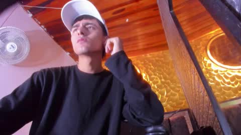 DEREK  FOSTER online show from December 11, 12:16 pm