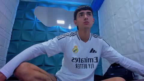 DEREK  FOSTER online show from December 7, 7:32 pm