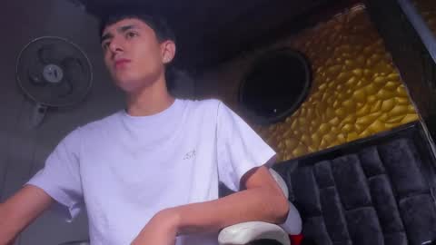 DEREK  FOSTER online show from January 17, 12:31 pm