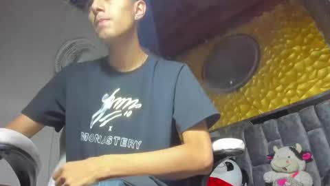 DEREK  FOSTER online show from January 7, 12:48 pm