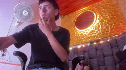 DEREK  FOSTER online show from December 9, 12:31 pm