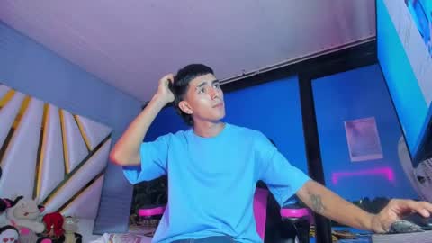 DEREK  FOSTER online show from February 2, 7:25 pm