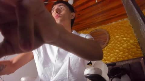 DEREK  FOSTER online show from December 31, 12:25 pm