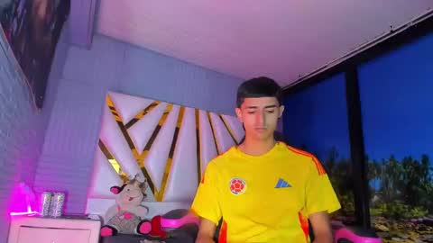 DEREK  FOSTER online show from January 31, 12:29 pm