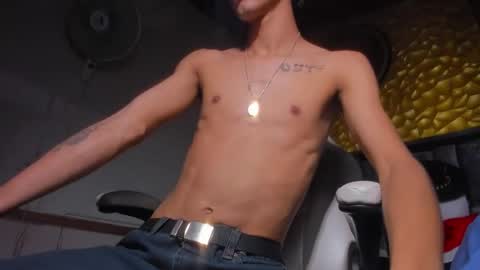 DEREK  FOSTER online show from January 2, 7:29 pm