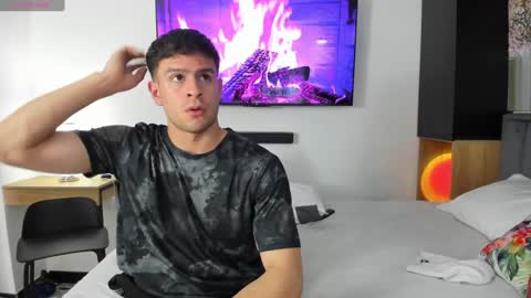 Snapshot of derek_hussain chatting on February 5, 10:55 pm Derek Hussain online show from February 5, 10:55 pm