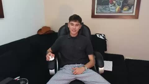 Derek online show from July 3, 9:28 pm