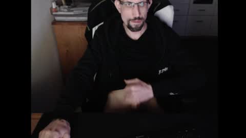 dermattes online show from April 11, 3:48 pm