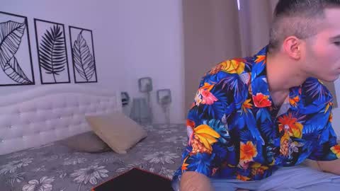 devin_ho online show from February 14, 6:23 am