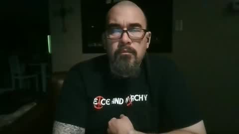 Snapshot of dexterbanana chatting on December 6, 3:41 am Mike Sounde online show from December 6, 3:41 am