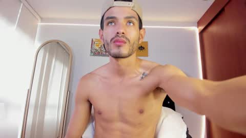 Snapshot of diego_latino chatting on March 11, 7:25 pm Diego lat online show from March 11, 7:25 pm