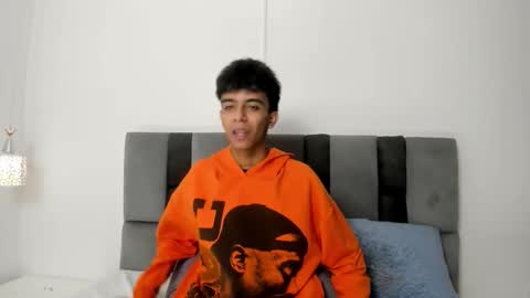 dikey_18 online show from September 26, 11:13 pm