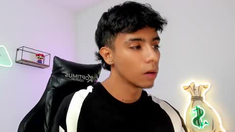 dikey_18 online show from March 11, 6:32 am