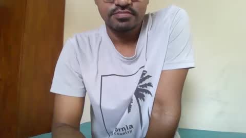Snapshot of dilip_09 chatting on December 18, 3:04 am dilip_09 online show from December 18, 3:04 am