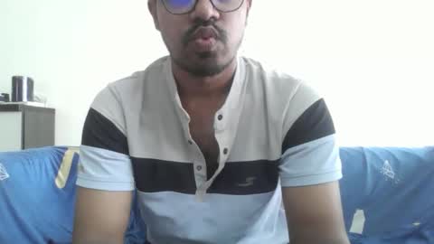 Snapshot of dilip_09 chatting on September 19, 3:40 am dilip_09 online show from September 19, 3:40 am