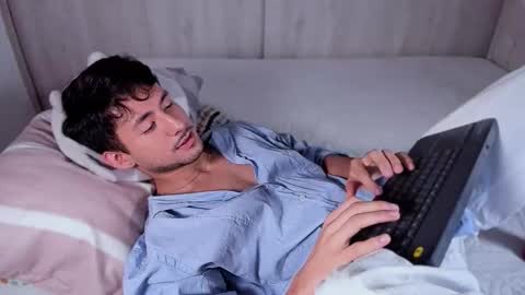 Snapshot of dimitri_targaryen chatting on October 21, 11:40 pm Fabian online show from October 21, 11:40 pm