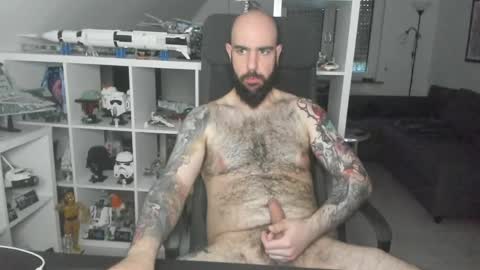 Robert online show from April 8, 6:16 pm