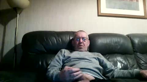 Snapshot of discovery63 chatting on February 8, 8:53 pm discovery63 online show from February 8, 8:53 pm