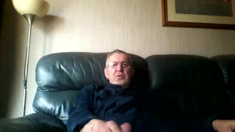Snapshot of discovery63 chatting on December 8, 1:03 pm discovery63 online show from December 8, 1:03 pm