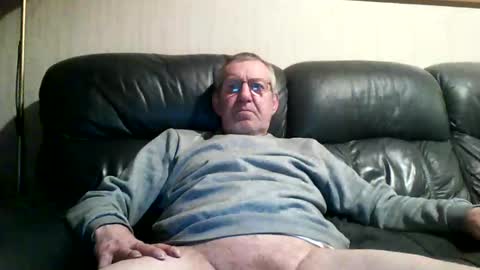 Snapshot of discovery63 chatting on February 4, 7:00 pm discovery63 online show from February 4, 7:00 pm