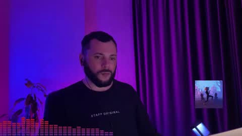 Snapshot of dj_canali chatting on November 2, 2:38 am Canali online show from November 2, 2:38 am