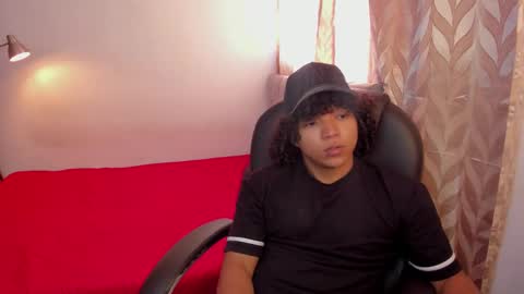 Snapshot of domi_master chatting on October 8, 7:40 pm MASTER online show from October 8, 7:40 pm