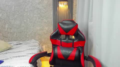 dominic_sg online show from June 24, 12:30 pm