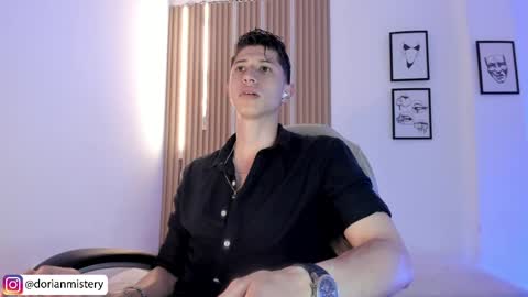 dorian_mystery online show from May 9, 8:10 pm