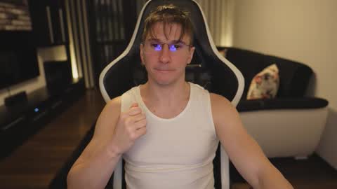 Dorian Reyes online show from January 8, 1:22 am