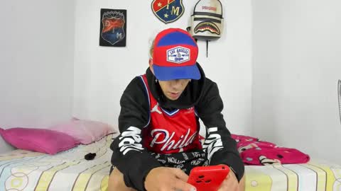 Snapshot of douglas_gallegos chatting on December 12, 4:59 am douglas_gallegos online show from December 12, 4:59 am