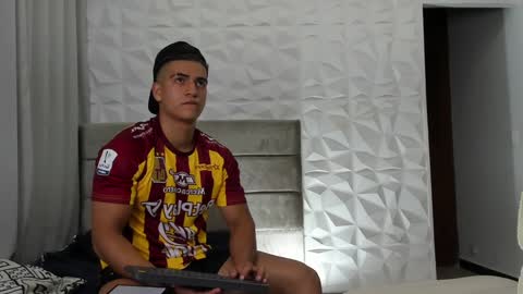 Snapshot of drekev_ chatting on January 4, 1:42 am Kevin online show from January 4, 1:42 am