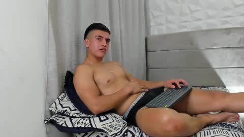Snapshot of drekev_ chatting on December 19, 5:07 am Kevin online show from December 19, 5:07 am