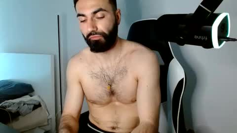 drewwho_ online show from April 11, 9:07 pm