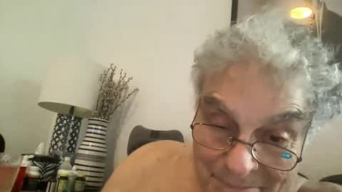 Snapshot of drtony4u222 chatting on December 21, 8:32 pm DrTony4u222100 online show from December 21, 8:32 pm