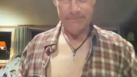 Snapshot of dudeinnh chatting on October 23, 10:35 pm Steve online show from October 23, 10:35 pm