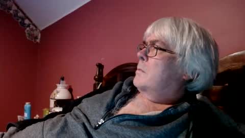 Snapshot of dug38 chatting on December 31, 9:39 pm Doug online show from December 31, 9:39 pm
