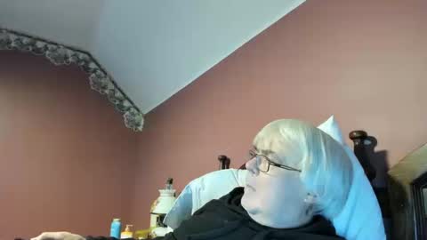 Snapshot of dug38 chatting on October 17, 1:42 am Doug online show from October 17, 1:42 am