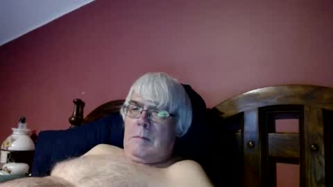 Snapshot of dug38 chatting on January 4, 1:10 am Doug online show from January 4, 1:10 am