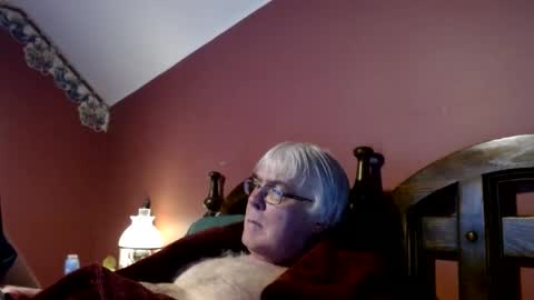 Snapshot of dug38 chatting on February 24, 2:08 am Doug online show from February 24, 2:08 am