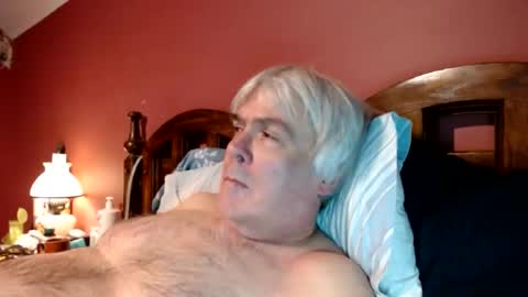 Snapshot of dug38 chatting on December 6, 2:57 am Doug online show from December 6, 2:57 am