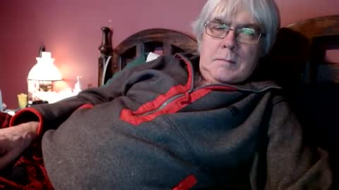 Snapshot of dug38 chatting on January 9, 12:19 pm Doug online show from January 9, 12:19 pm